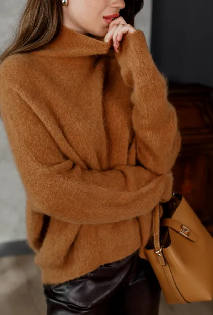 Светр вільного крою