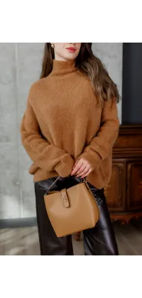 Жіночий светр у теплому карамельному відтінку, одяг від Jador