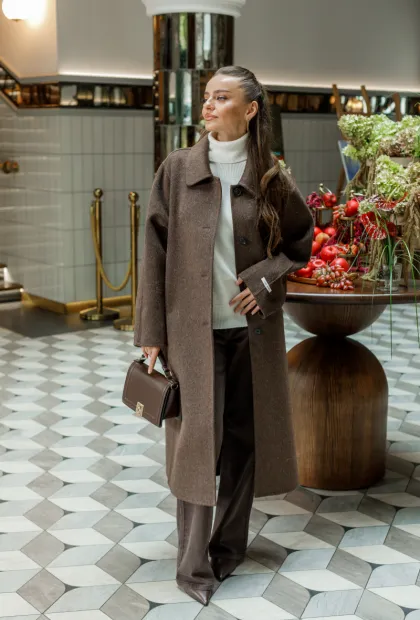 Стильне шерстяне пальто