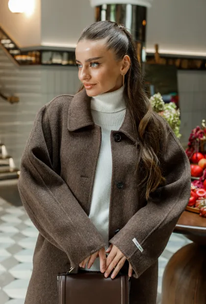 Стильне шерстяне пальто