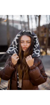 Стильний жіночий пуховик. Колір: Коричневий