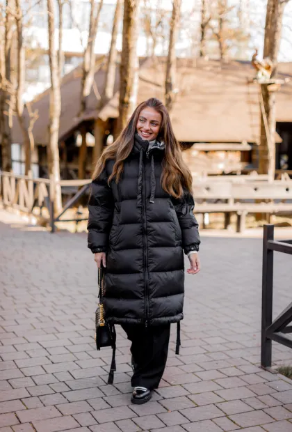 Чорний пуховик Франція