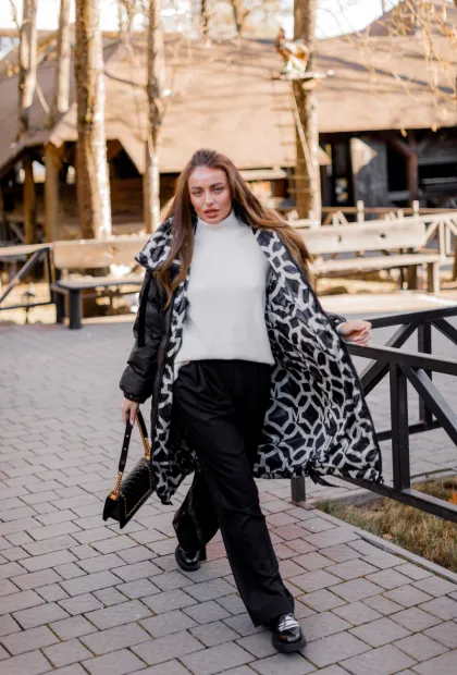 Чорний пуховик Франція