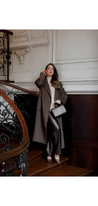 Стильне двобортне пальто прямого крою у кольорі шоколаду, довжина максі, одяг від Jador