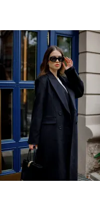 Класичне чорне пальто. Колір: Чорний