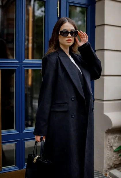 Класичне чорне пальто