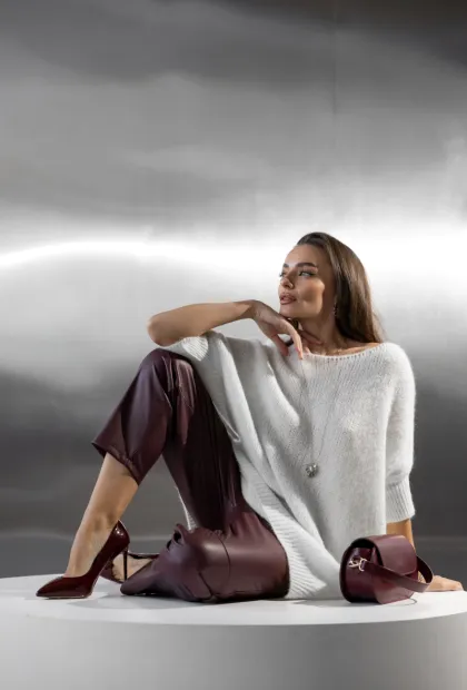 Бордові штани з екошкіри