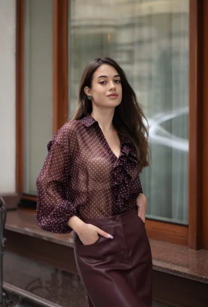 Прозора блузка в горох із воланом