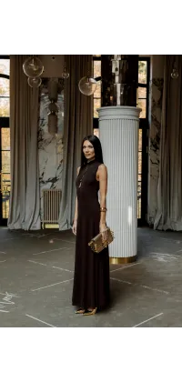 Облягаюча довга сукня без рукавів із декоративною застібкою-каплею спереду., одяг від Jador