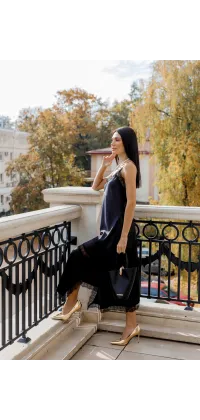 Сатиновий топ асиметричного крою. Доступні розміри: XS, S