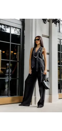 Жіночий жилет з краваткою. Доступні розміри: 