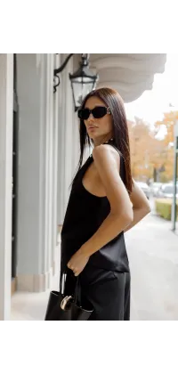 Трендовий топ-жилет без рукавів із декоративною краваткою та двома ґудзиками IMPERIAL, одяг від Jador