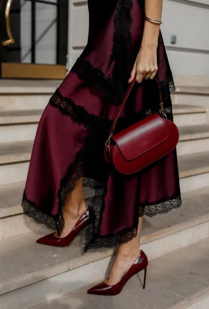 Спідниця з мереживною обробкою