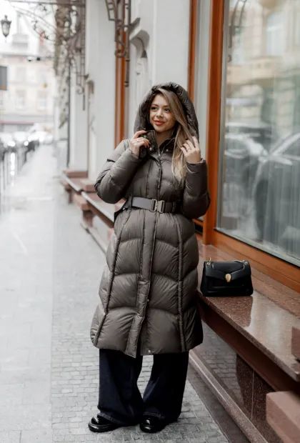 Жіночий пуховик з поясом