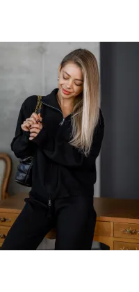 Костюм із щільного трикотажу. Колір: Чорний