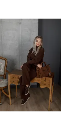 Шоколадний трикотажний костюм. Доступні розміри: 