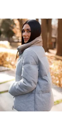 Пуховик з хутряним коміром, одяг від Jador