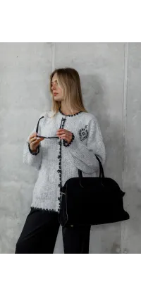 Об'ємний білий светр із фактурної пряжі, натхненний стилістикою Chrome Hearts., одяг від Jador