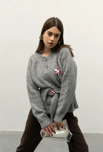 Жіночий кардиган з поясом