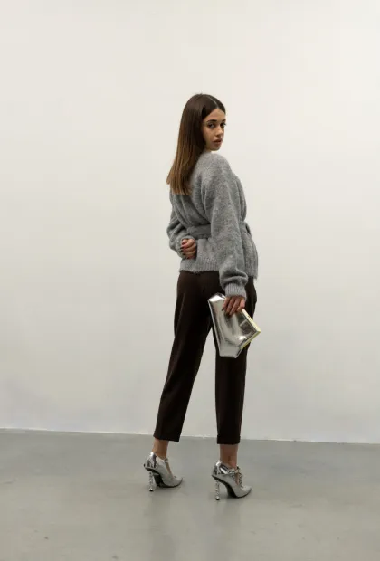 Жіночий кардиган з поясом