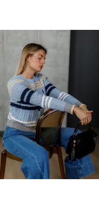 В'язаний кардиган з фактурною косичкою і контрастними смугами в стилі Polo, одяг від Jador