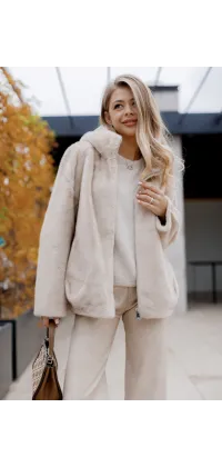 Укорочена шуба. Доступні розміри: 