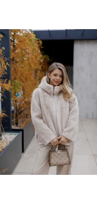 Укорочена шуба, від Jador