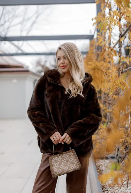 Укорочена шуба з екохутра