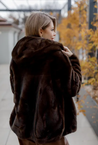 Укорочена шуба з екохутра