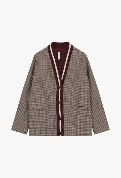 Стильний блейзер в клітинку