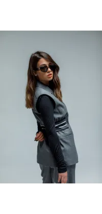 Жилет з ґудзиками та смужками та вставками для акценту талії, одяг від Jador