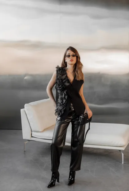 Жилет з декором з органзи