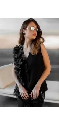 Жилет з декором з органзи. Колір: Чорний