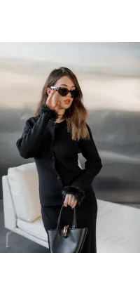 Костюм з хутряним декором. Колір: Чорний