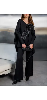 Костюм з французьким шиком у чорному кольорі з декором з органзи, одяг від Jador