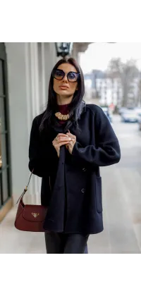 Укорочене пальто з вовни. Колір: Чорний