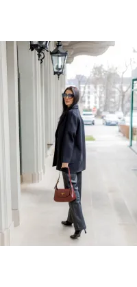 Пальто з натуральної шерсті, чорний колір — французький стиль, одяг від Jador