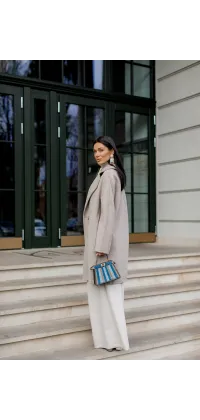 Молочне двобортне пальто, одяг від Jador