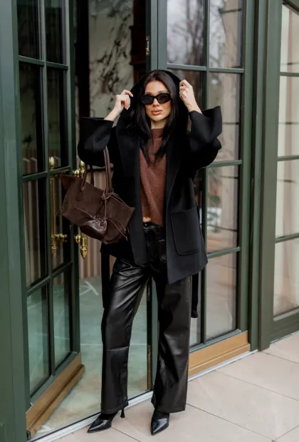 Пальто середньої довжини