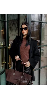 Пальто середньої довжини. Доступні розміри: 