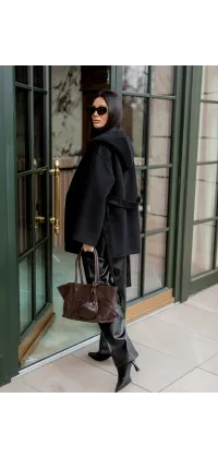 Стильне пальто середньої довжини з капюшоном 70% натуральної вовни, одяг від Jador