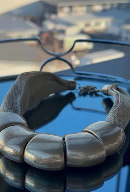 Масивне жіноче кольє