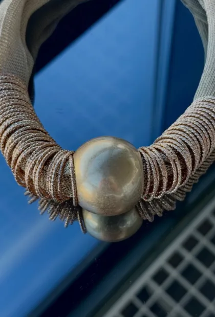 Кольє з металевими кільцями