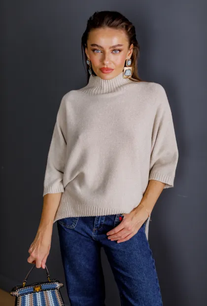 Сережки з геометричними каменями