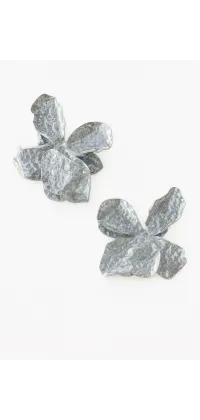 Асиметричні сережки, одяг від Jador