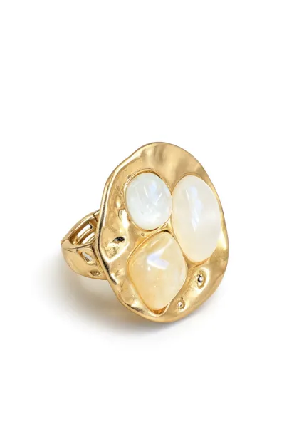 Перстень з  світлими каменями