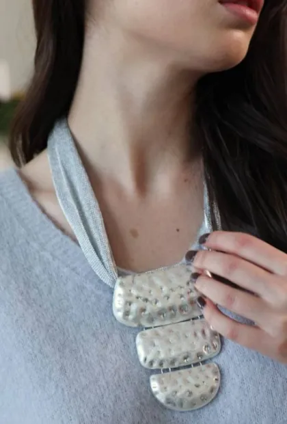 Кольє з матовими фактурними пластинами