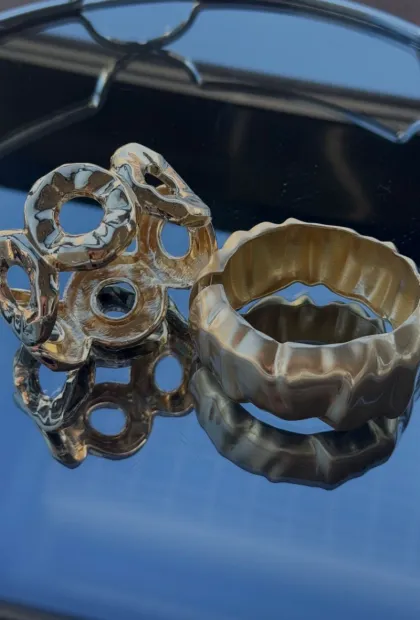 Золотий браслет з кільцями