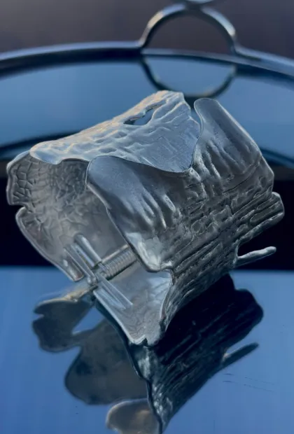 Браслет манжетний сріблястий