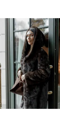 Жіноча шуба з поясом. Доступні розміри: 